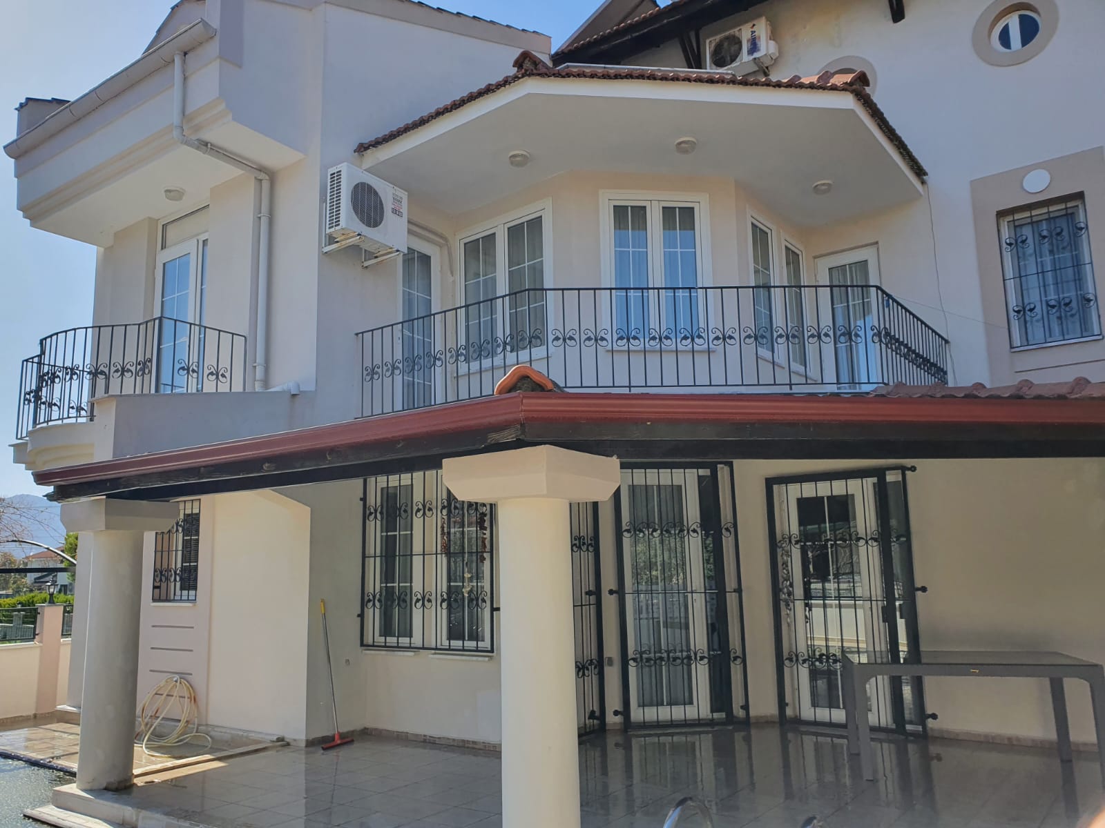 VILLA 1