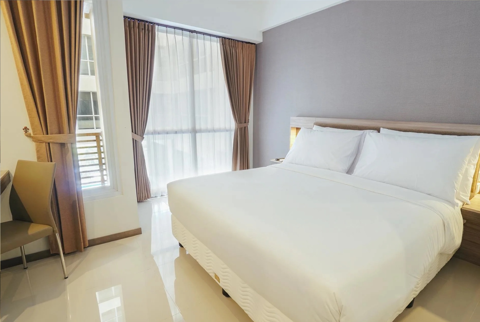 DELUXE ROOM
