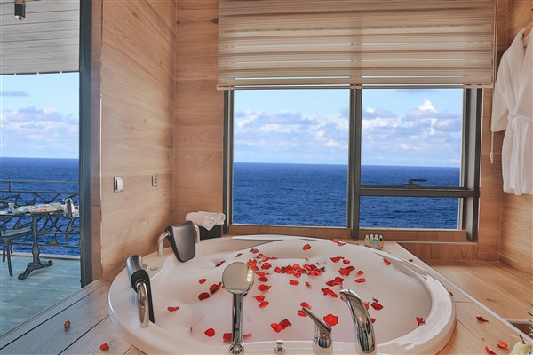 AKYAZI SUITE WITH JACUZZI AND SEA VIEW