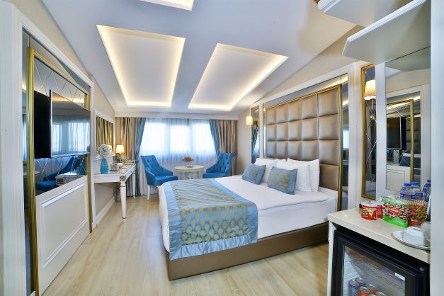 Superior Room with King Bed