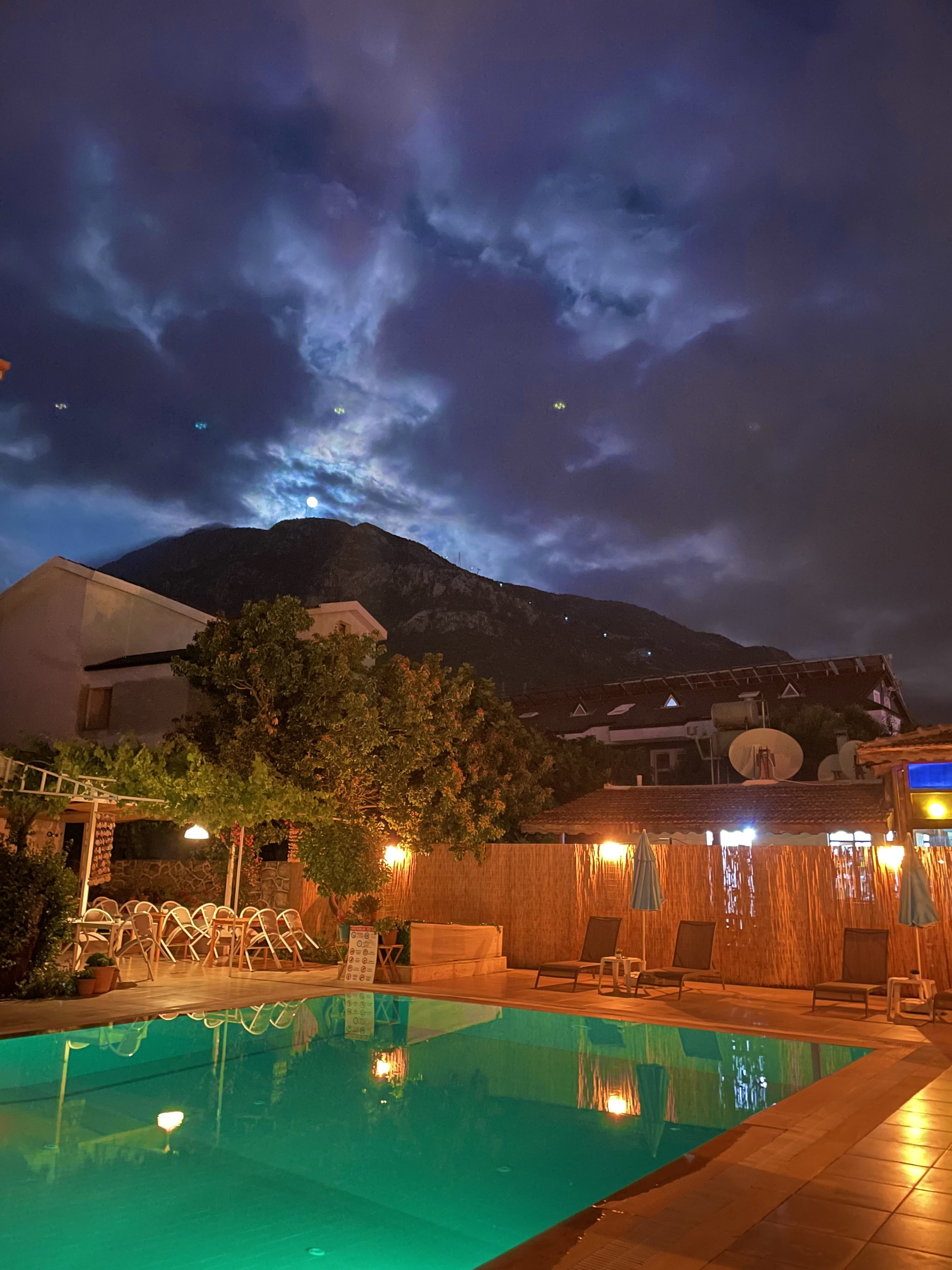Cennet Hotel