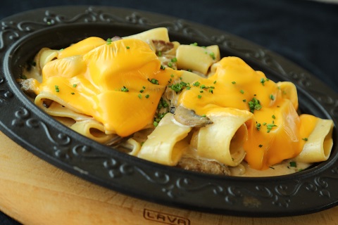 Cheddar Garo Falo Makarna