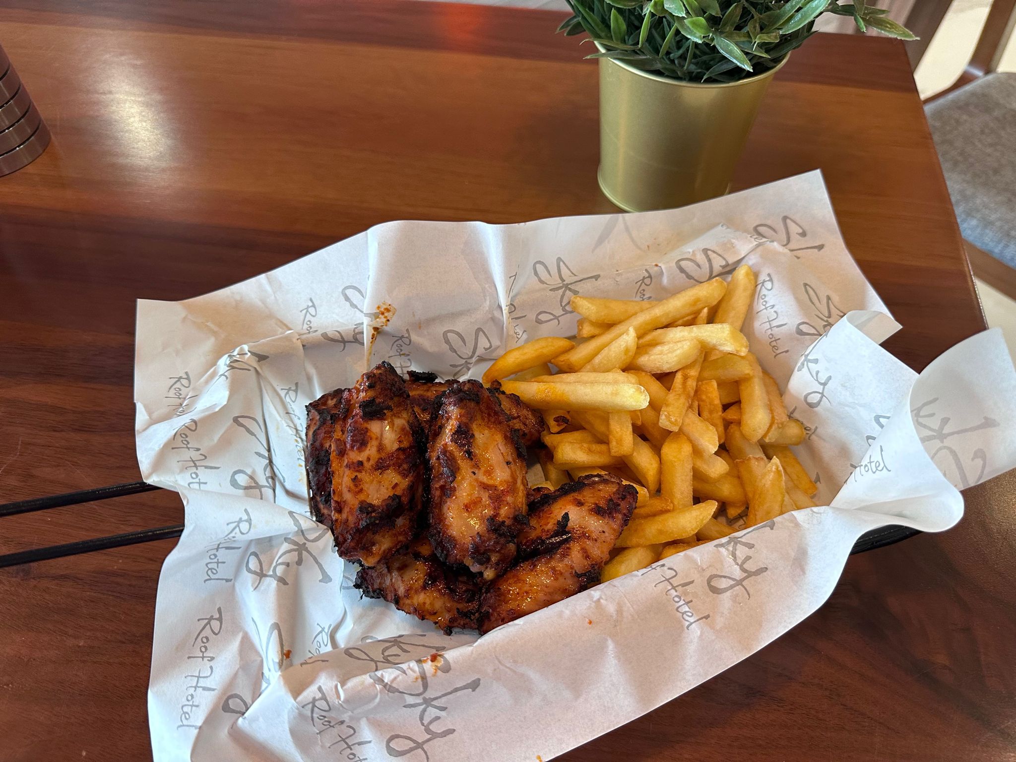 HOT CHICKEN WINGS