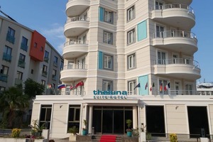 Thelunacity Hotel